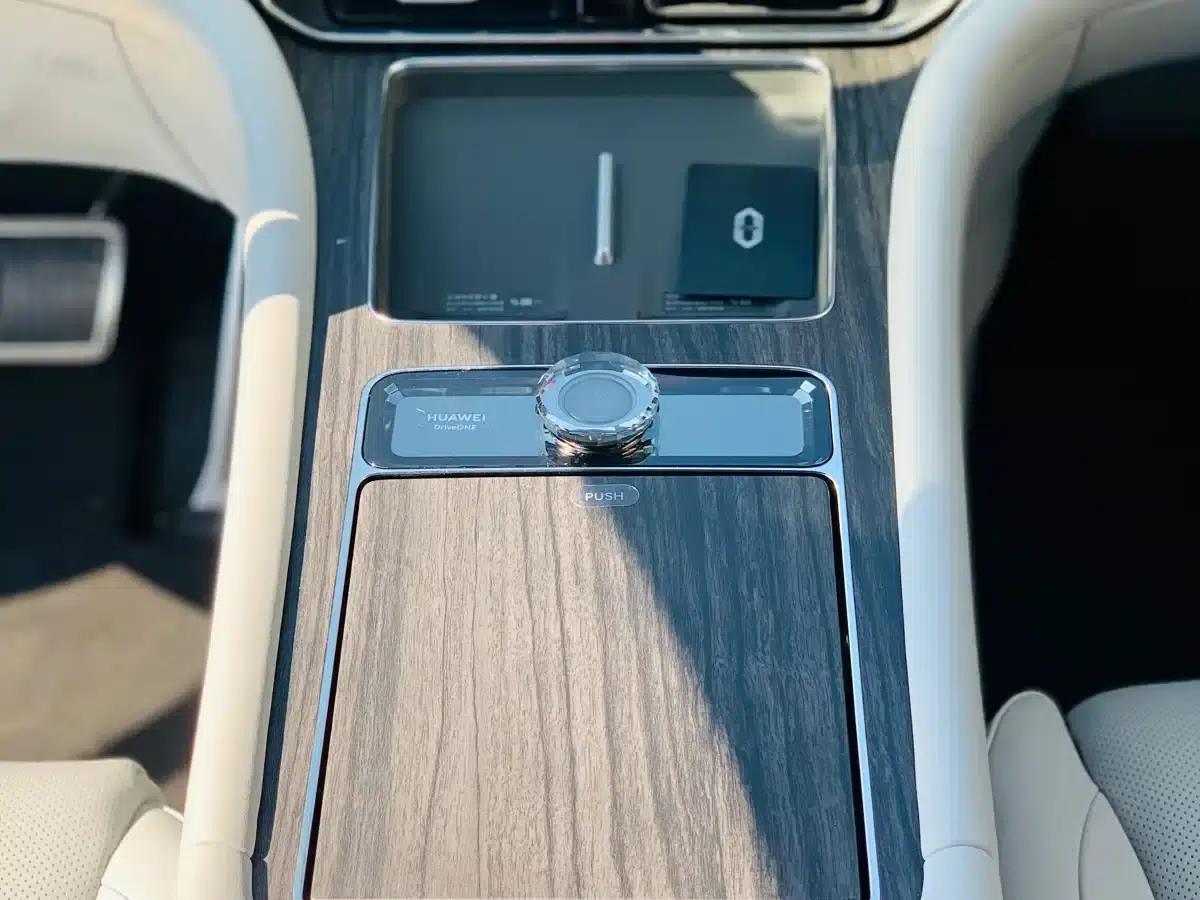 Wenjie M9 2024 Range Extended Ultra Edition 42kWh 6-Seater — миниатюра 25
