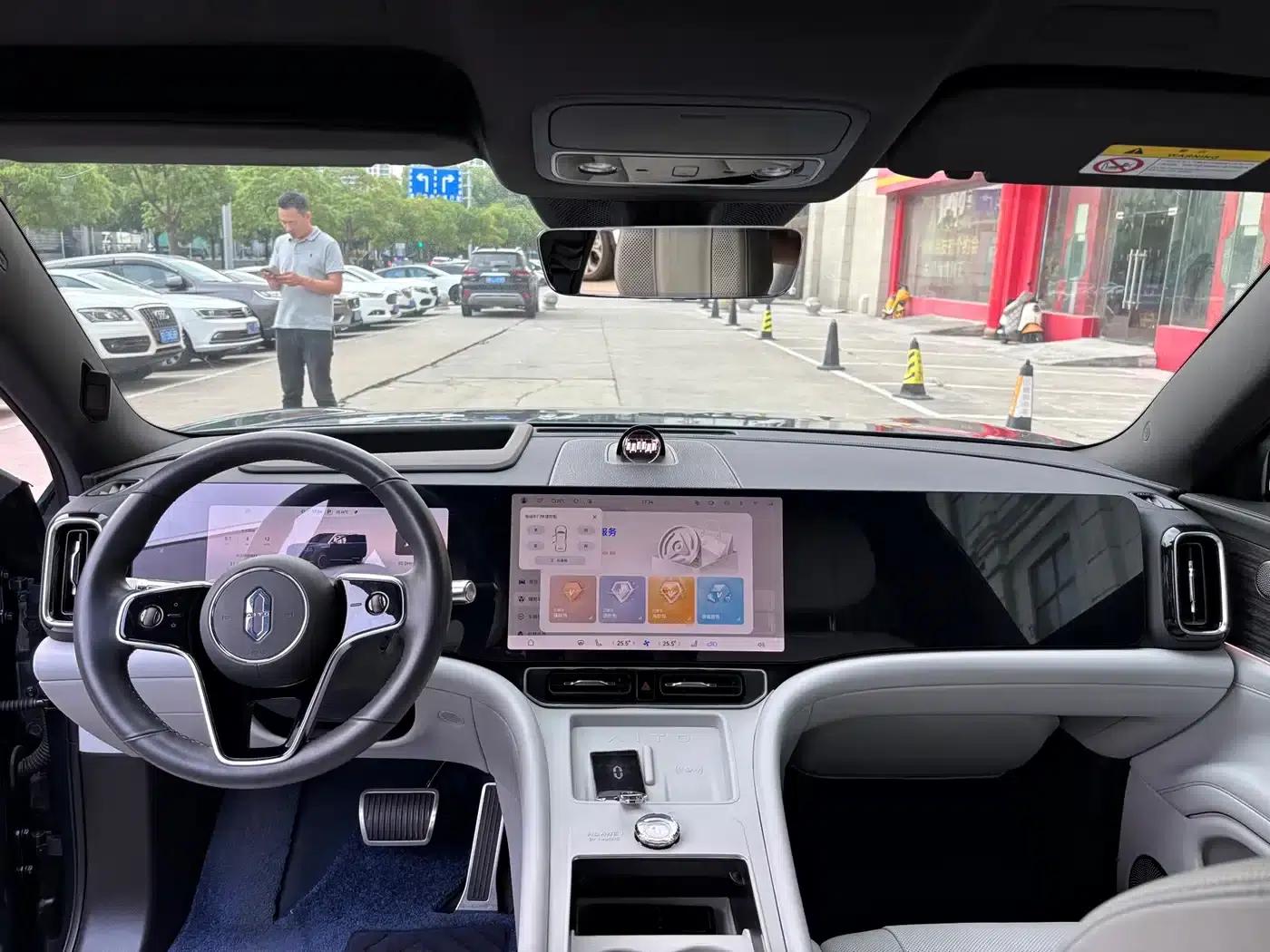 Wenjie M9 2024 Range Extended Ultra Edition 42kWh 6-Seater — миниатюра 12