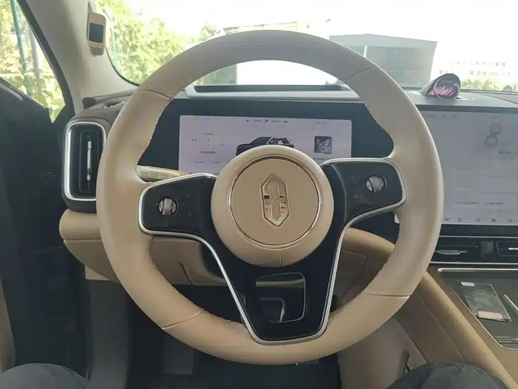 Wenjie M9 2025 Ultra Extended Range Edition (52kWh, 6-seater, 192-line LiDAR) — миниатюра 11