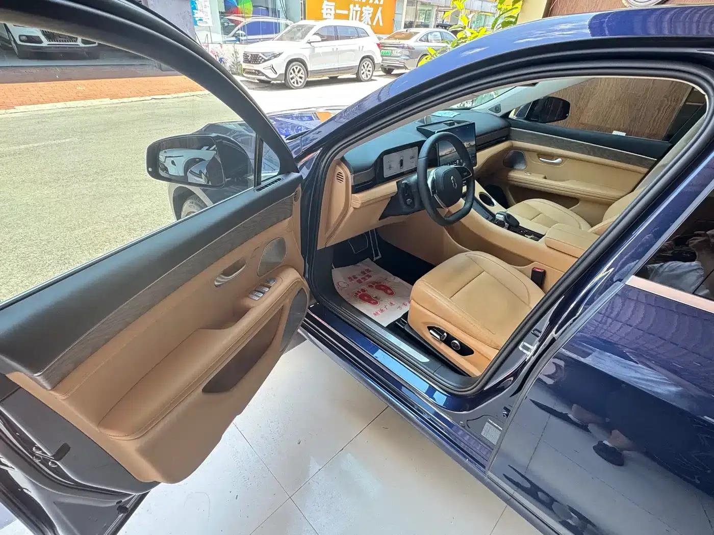 Wenjie M5 2022 Extended Range 4WD Ultimate Edition — миниатюра 8