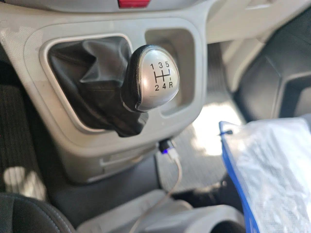 JAC Refine M3 2019 IKEA Edition 1.6L Luxury Model — миниатюра 14
