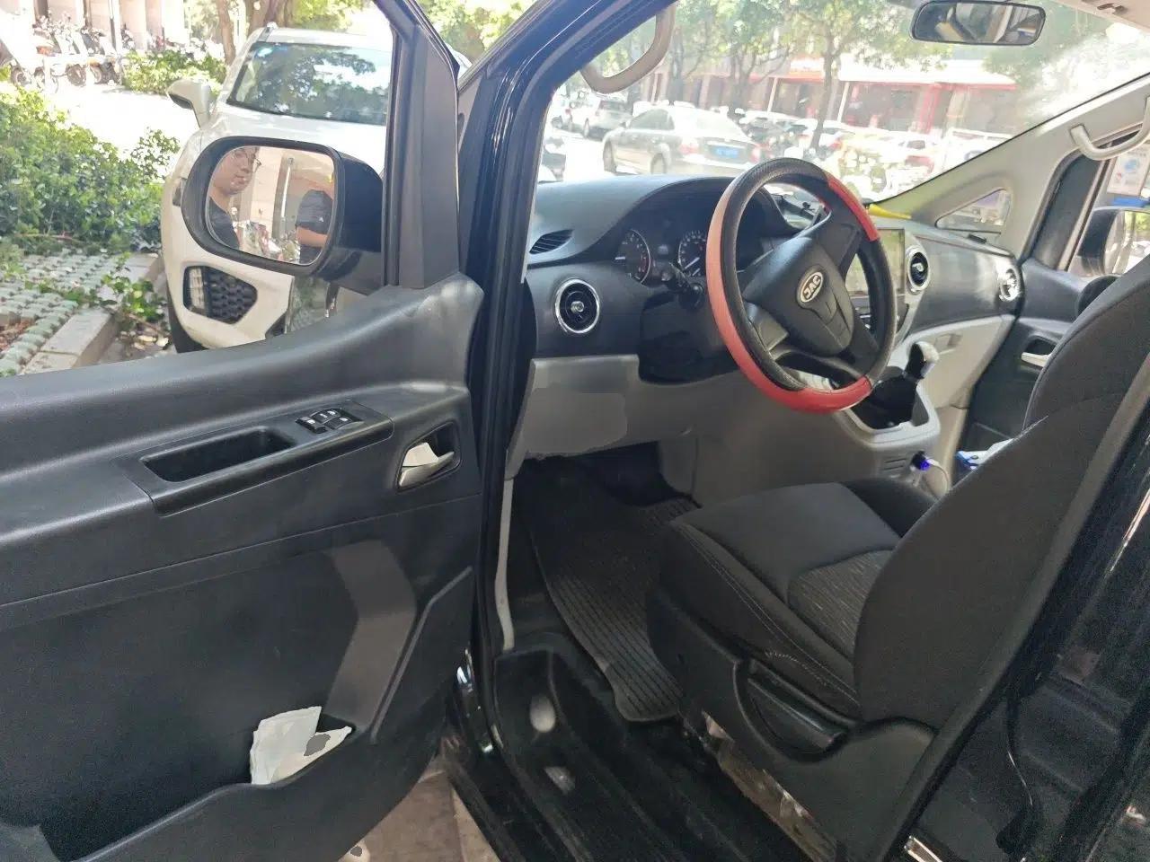 JAC Refine M3 2019 IKEA Edition 1.6L Luxury Model — миниатюра 16
