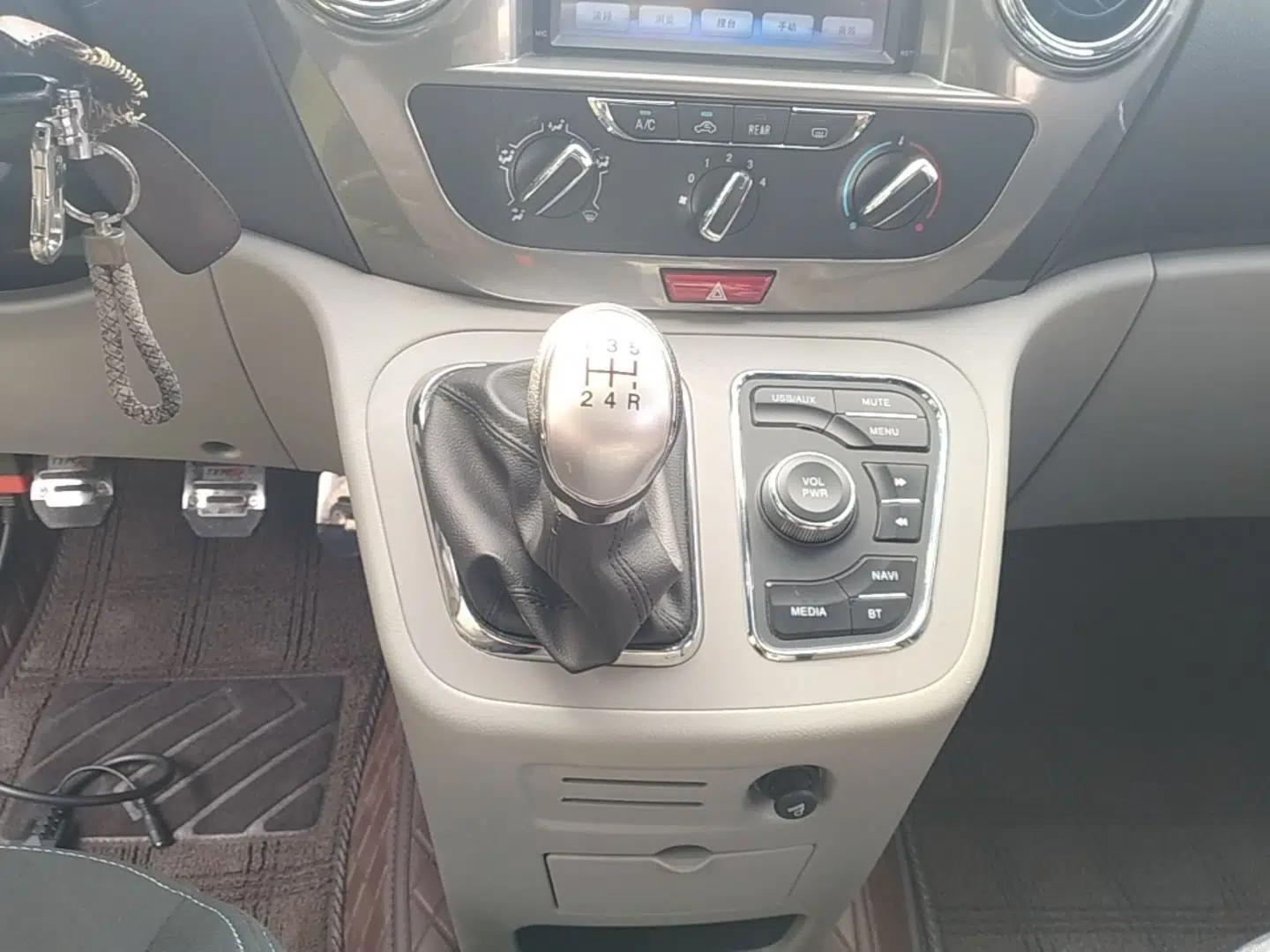 JAC Refine M3 2019 IKEA Edition 1.8L Luxury Smart Model — миниатюра 16