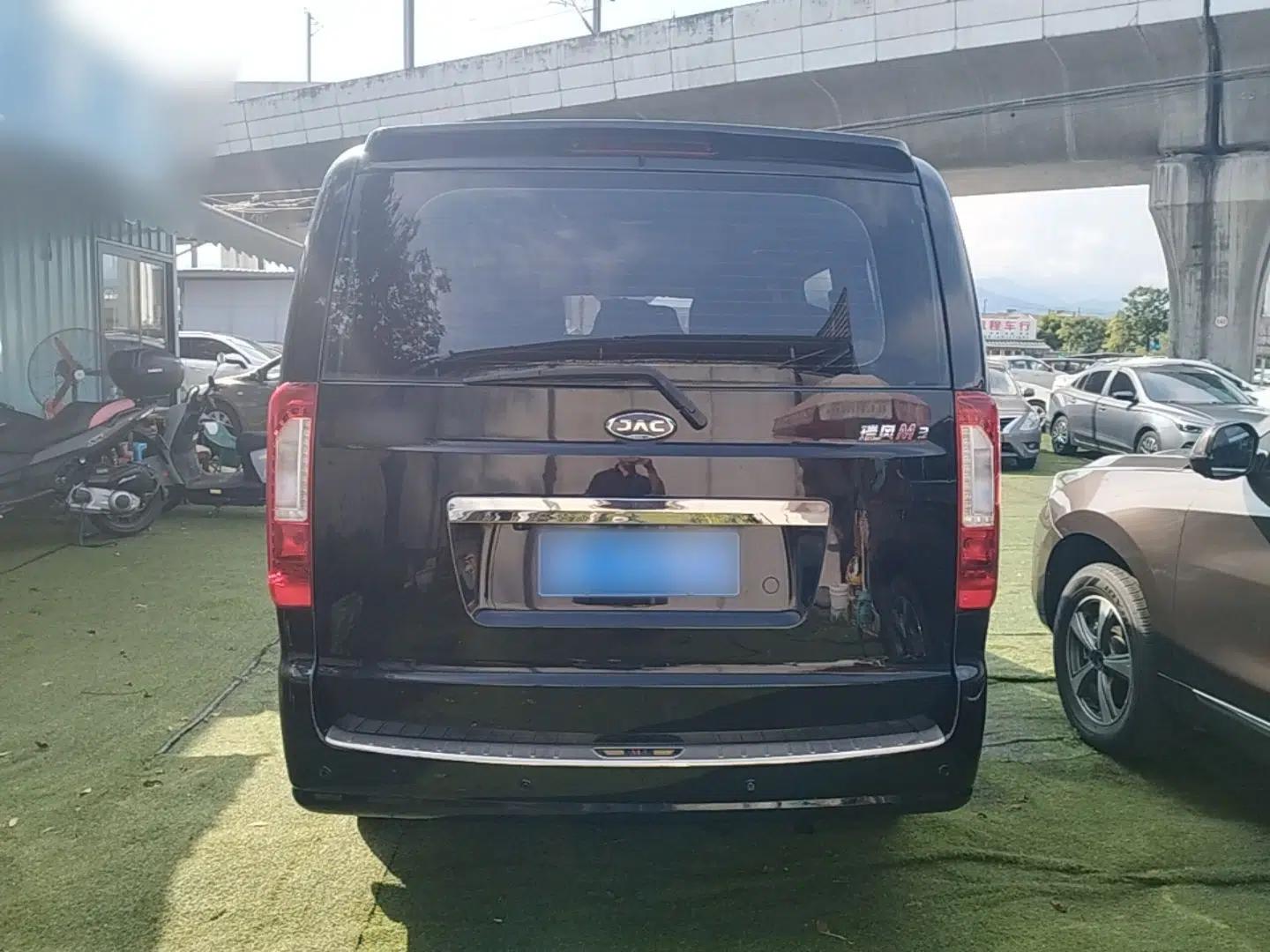 JAC Refine M3 2019 IKEA Edition 1.8L Luxury Smart Model — миниатюра 5