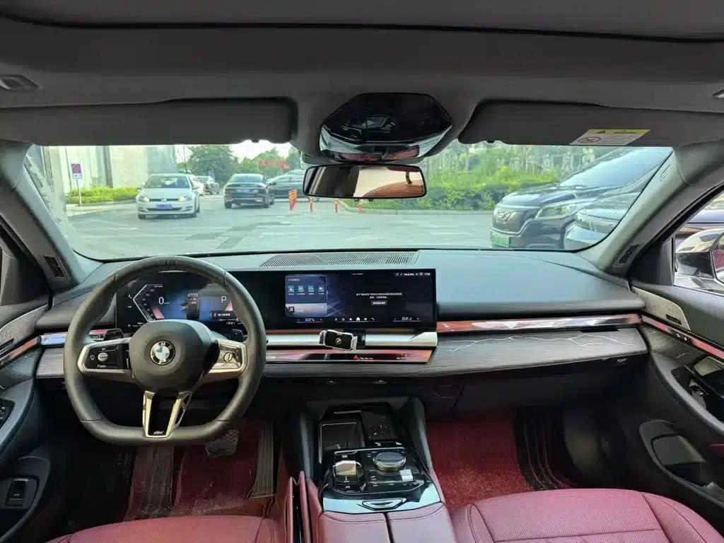 2025 BMW 5 Series 530Li xDrive M Sport Package — миниатюра 6