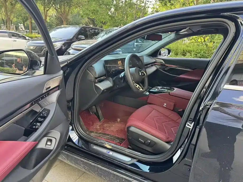 2025 BMW 5 Series 530Li xDrive M Sport Package — миниатюра 8