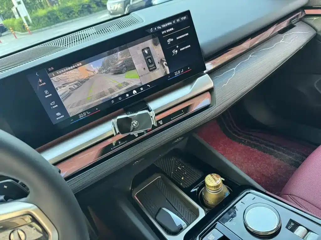 2025 BMW 5 Series 530Li xDrive M Sport Package — миниатюра 10