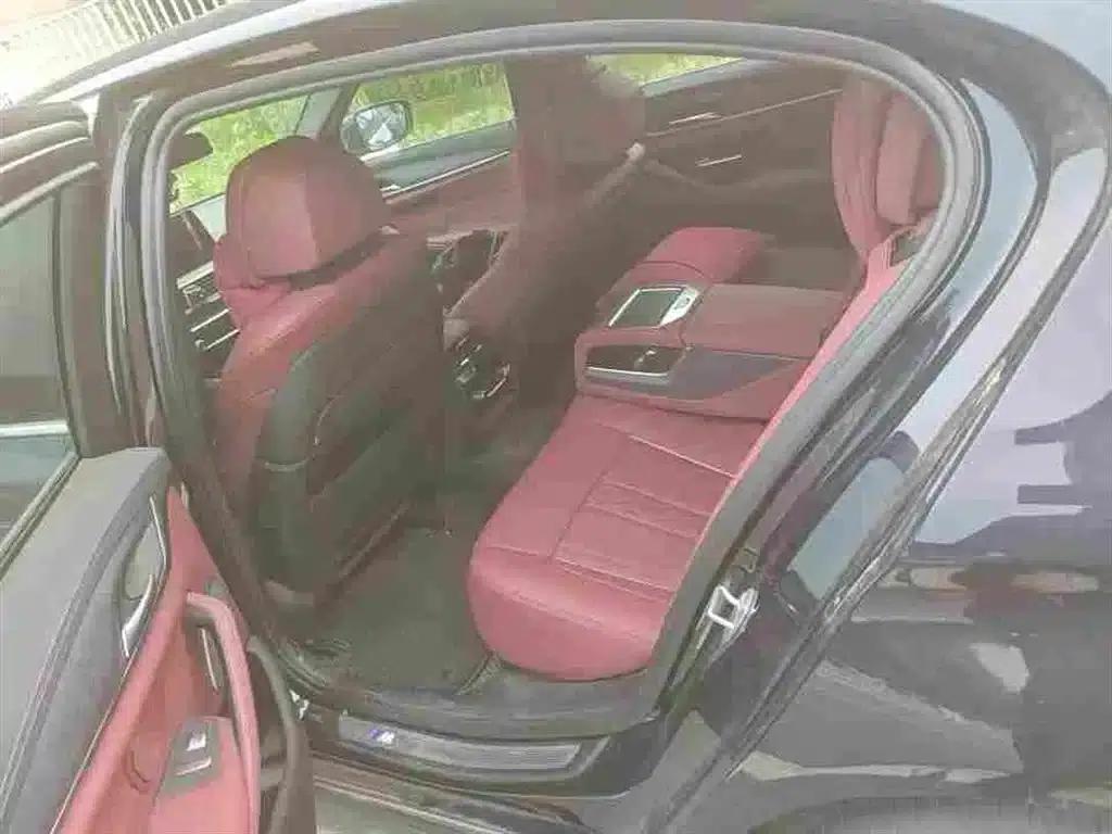 2022 BMW 5 Series 530Li Luxury M Sport Package — миниатюра 6