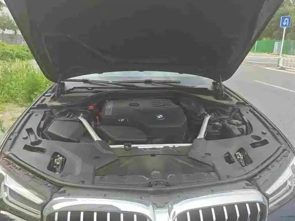 2022 BMW 5 Series 530Li Luxury M Sport Package — миниатюра 8