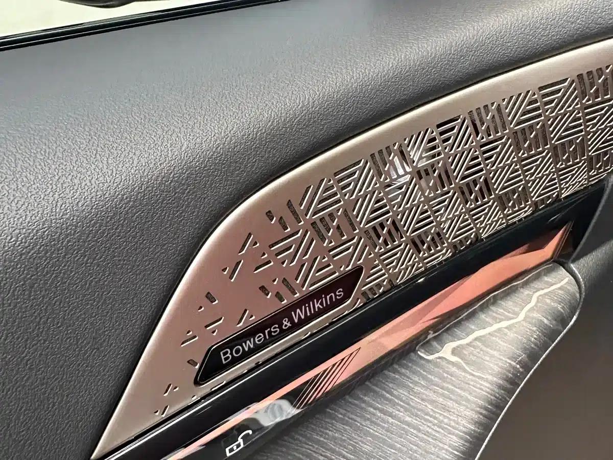 2025 BMW 5 Series 530Li Luxury M Sport Package — миниатюра 5