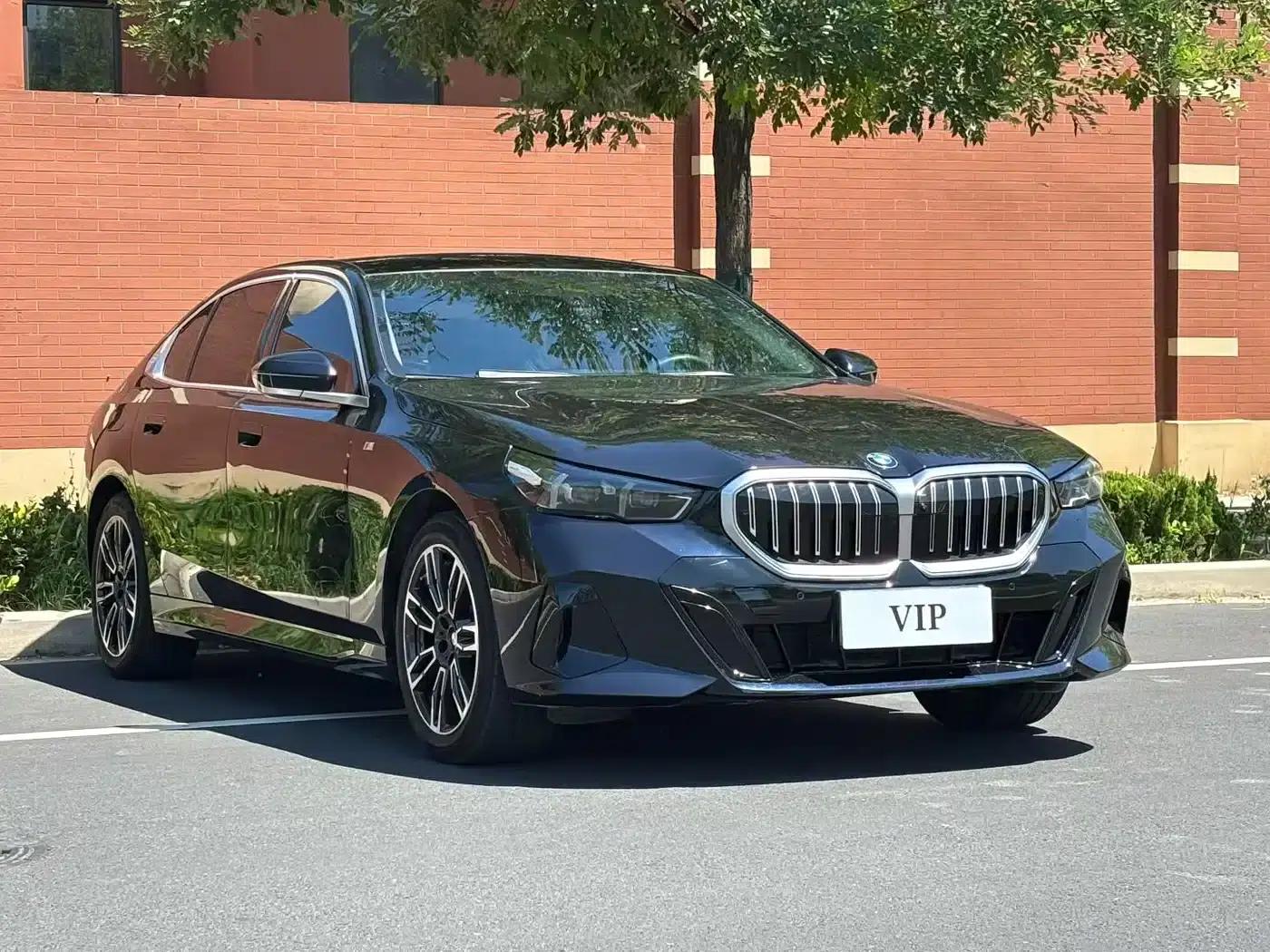 2025 BMW 5 Series 530Li Leading Edition M Sport Package — миниатюра 3