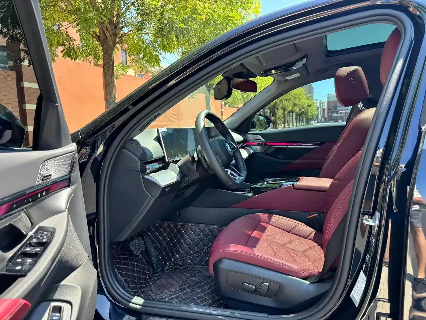 2025 BMW 5 Series 530Li Leading Edition M Sport Package — миниатюра 4