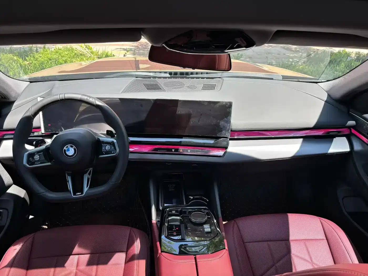 2025 BMW 5 Series 530Li Leading Edition M Sport Package — миниатюра 6
