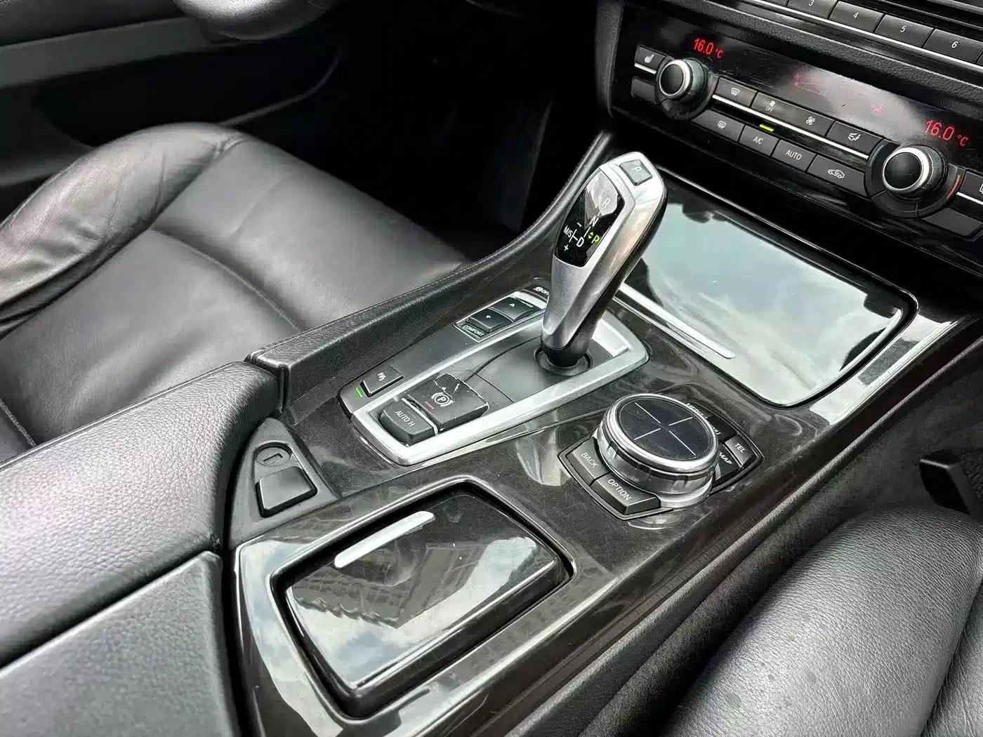BMW 5 Series 2013 525Li Luxury — миниатюра 28