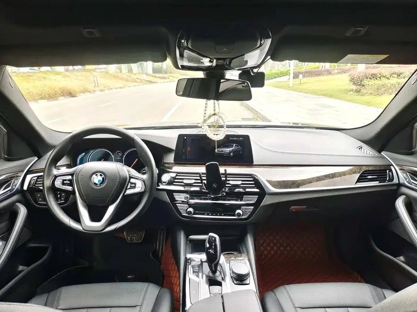 2018 BMW 5 Series 525Li M Sport Package — миниатюра 8