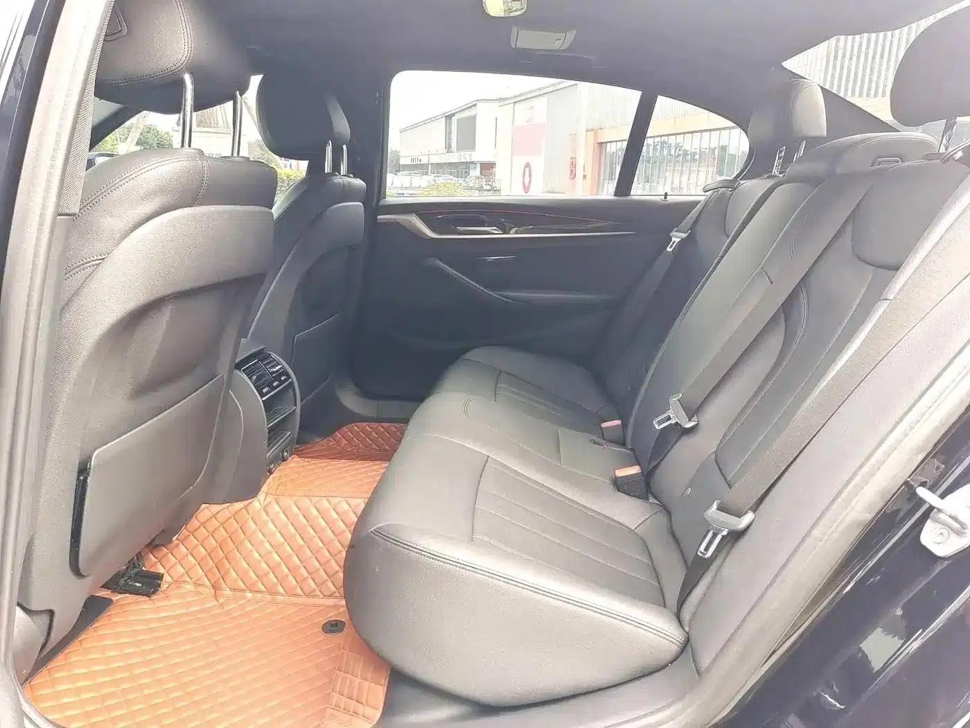 2018 BMW 5 Series 525Li M Sport Package — миниатюра 9