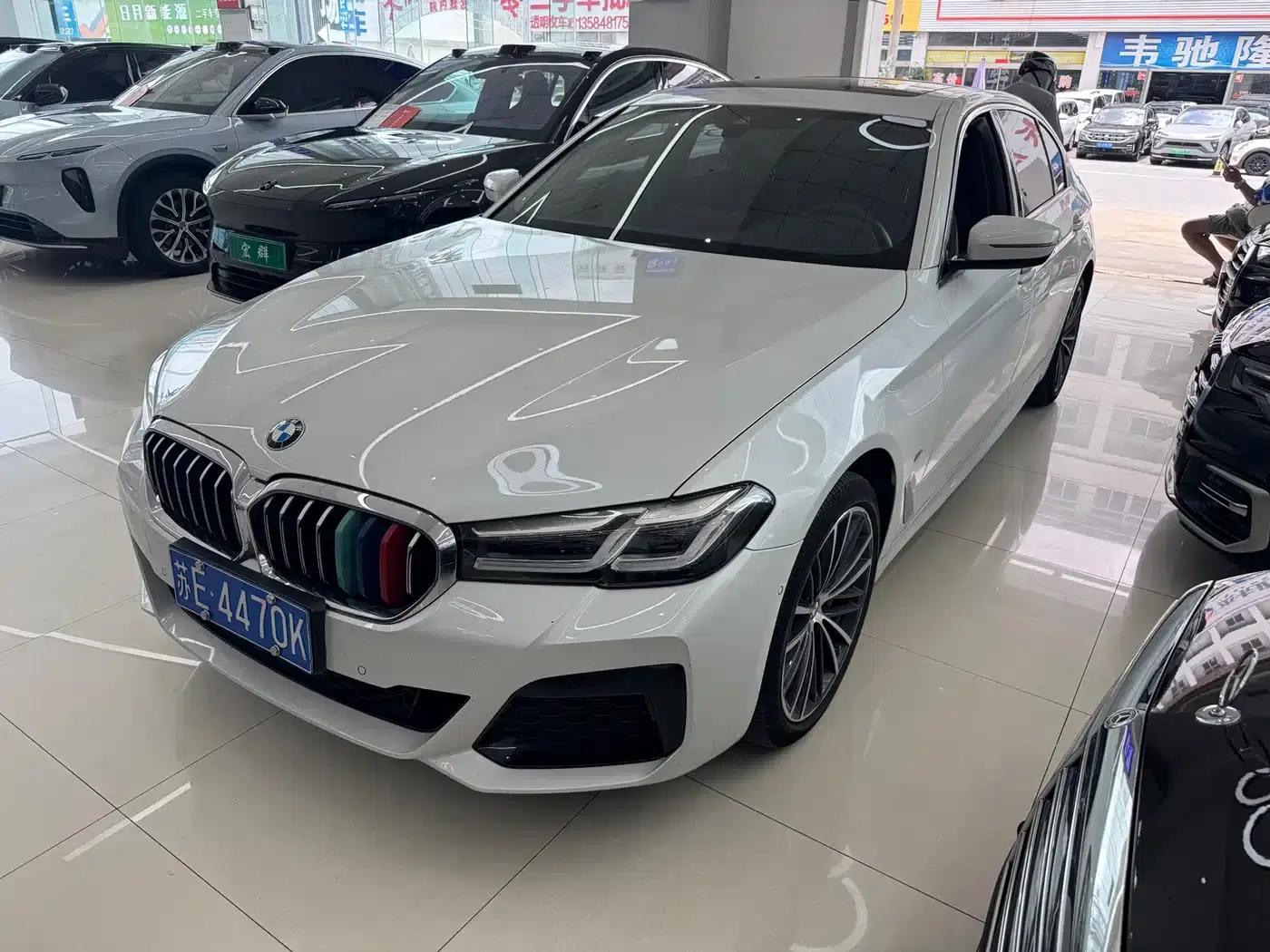 2022 BMW 5 Series Facelift 530Li Leading Edition M Sport Package — миниатюра 1