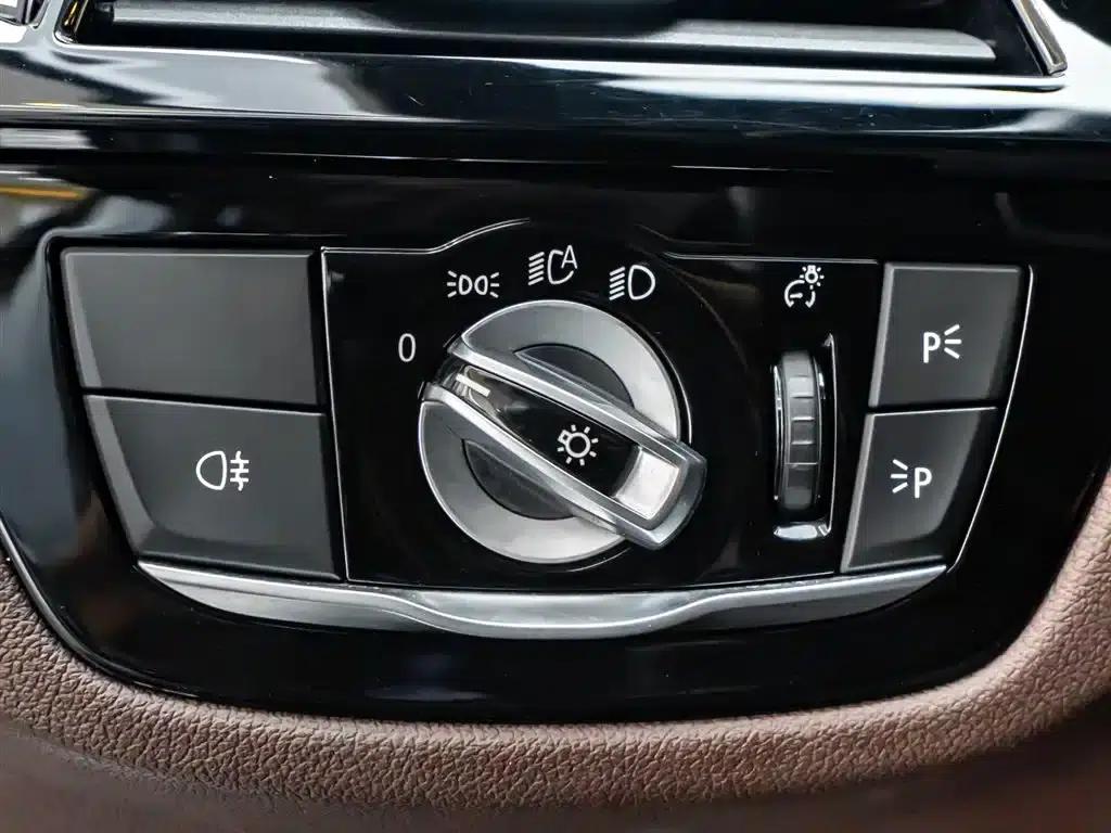BMW 5 Series 2022 Facelift II 530Li Luxury M Sport Package — миниатюра 15