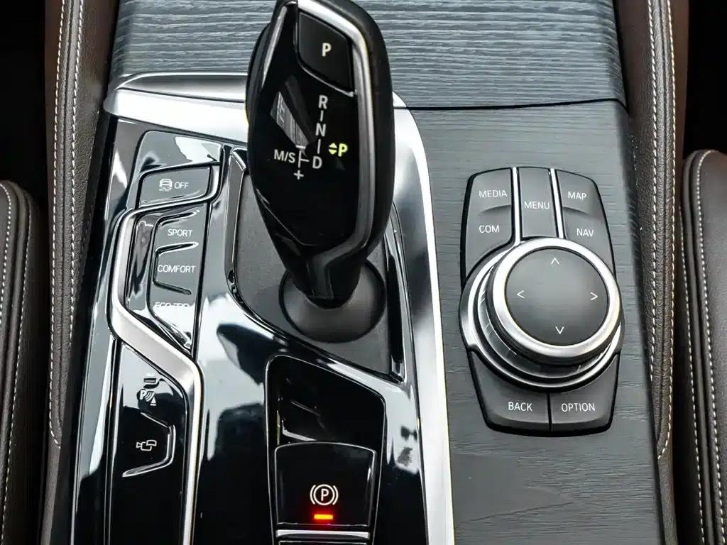 BMW 5 Series 2022 Facelift II 530Li Luxury M Sport Package — миниатюра 18
