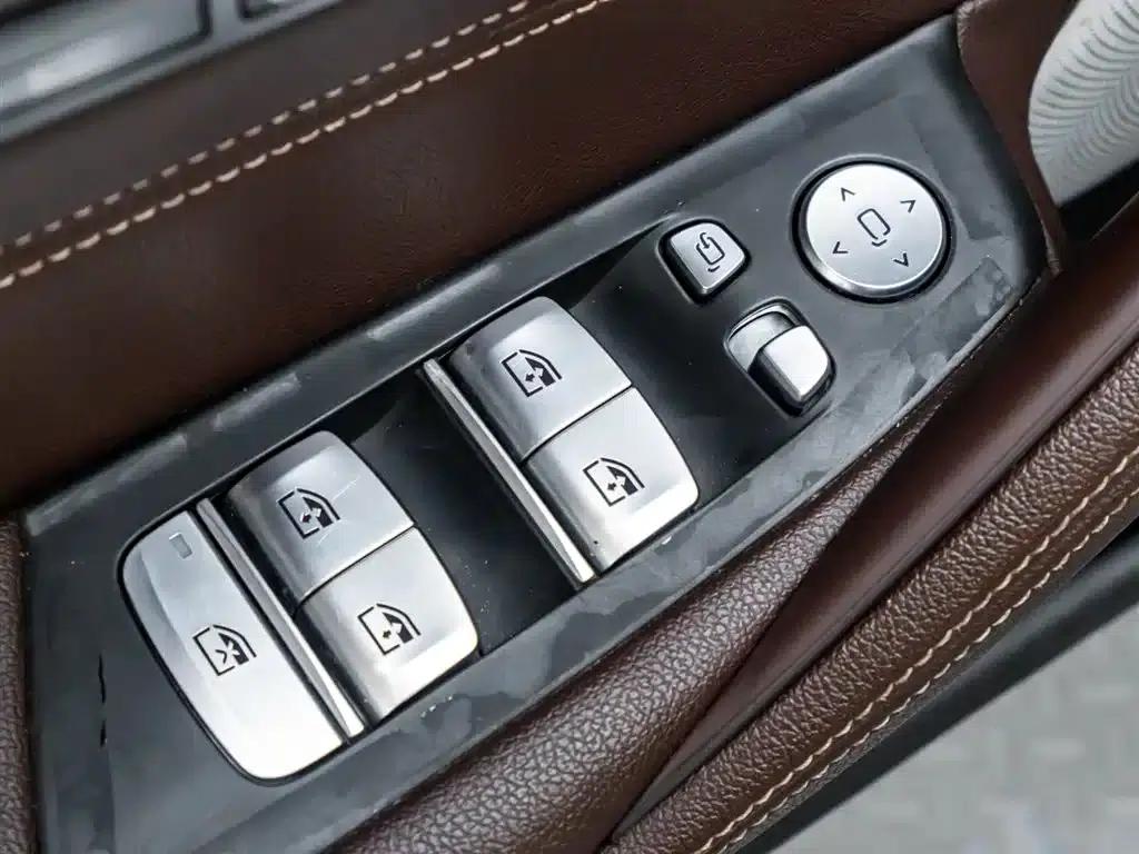 BMW 5 Series 2022 Facelift II 530Li Luxury M Sport Package — миниатюра 24