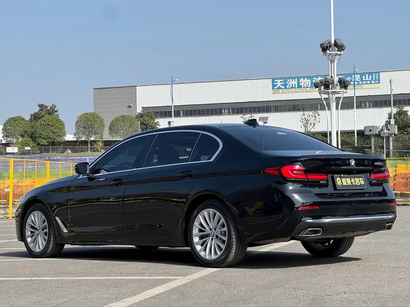 2021 BMW 5 Series 525Li Luxury Package — миниатюра 3