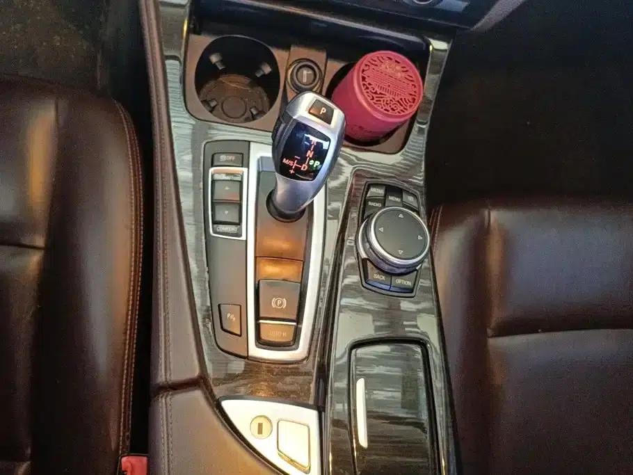 2017 BMW 5 Series 525Li Luxury Design Package — миниатюра 16