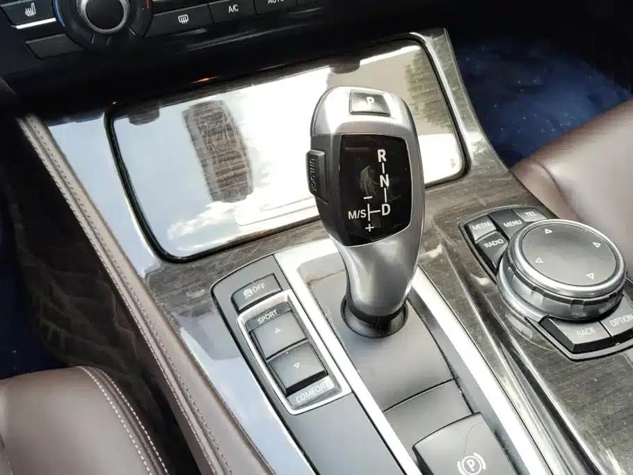 2017 BMW 5 Series 525Li Luxury Design Package — миниатюра 16