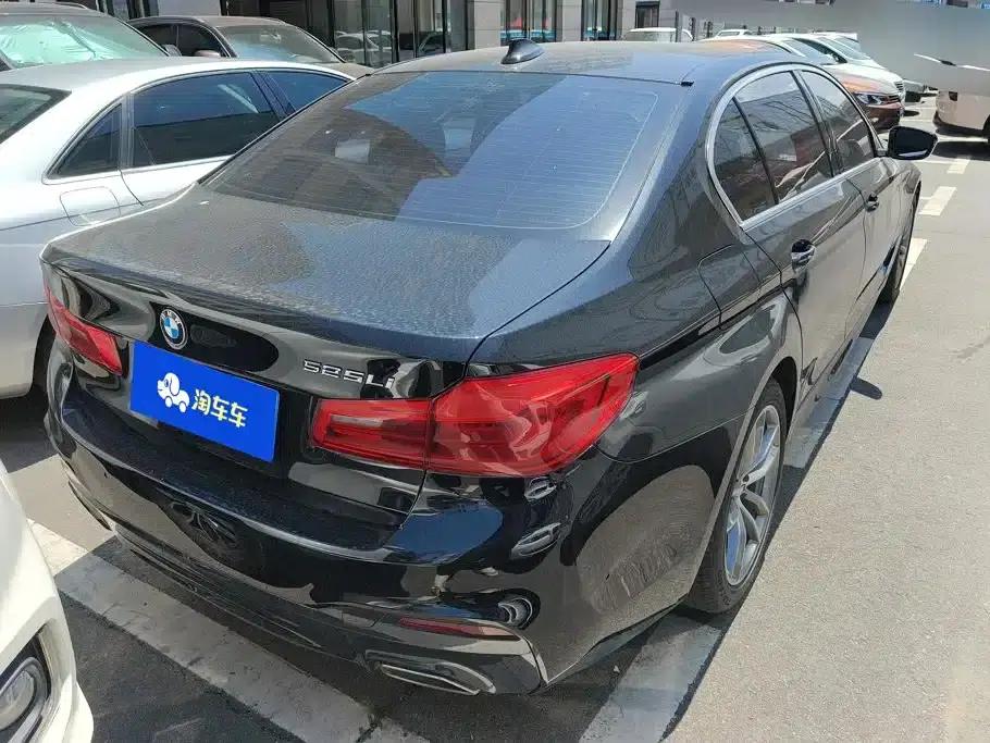 2020 BMW 5 Series 525Li M Sport Package — миниатюра 3
