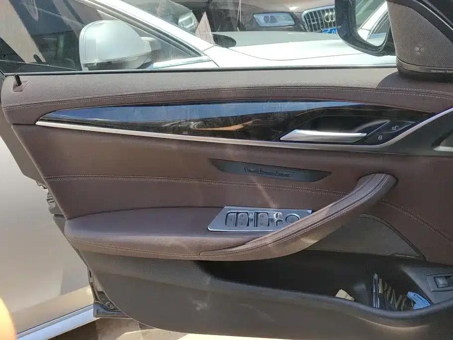 2020 BMW 5 Series 525Li M Sport Package — миниатюра 7