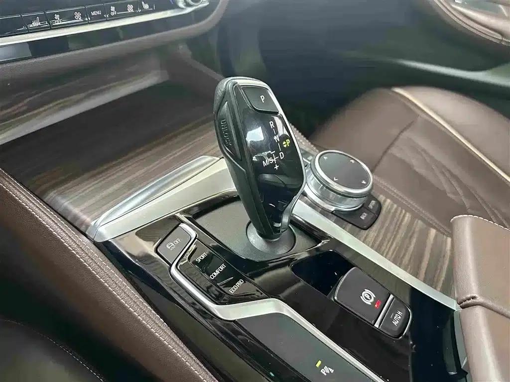 BMW 5 Series 2019 530Li Leading Luxury Package — миниатюра 13