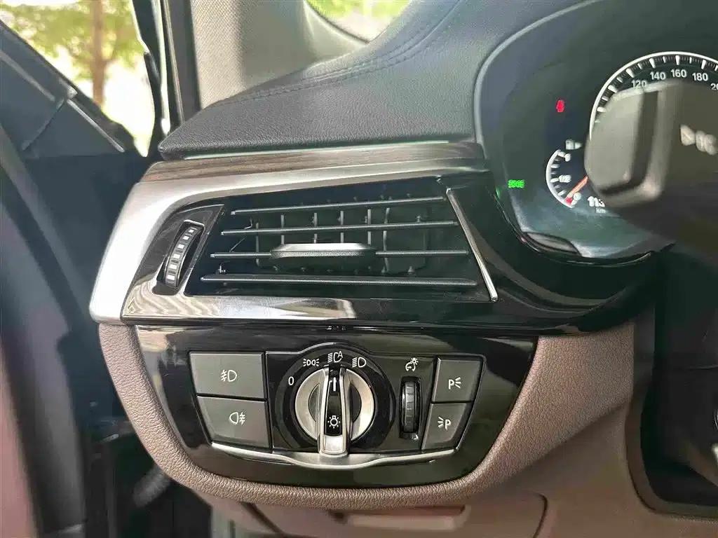 BMW 5 Series 2019 530Li Leading Luxury Package — миниатюра 15