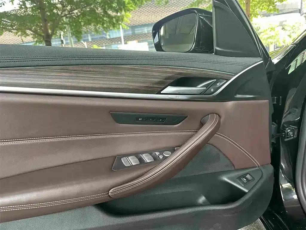 BMW 5 Series 2019 530Li Leading Luxury Package — миниатюра 16