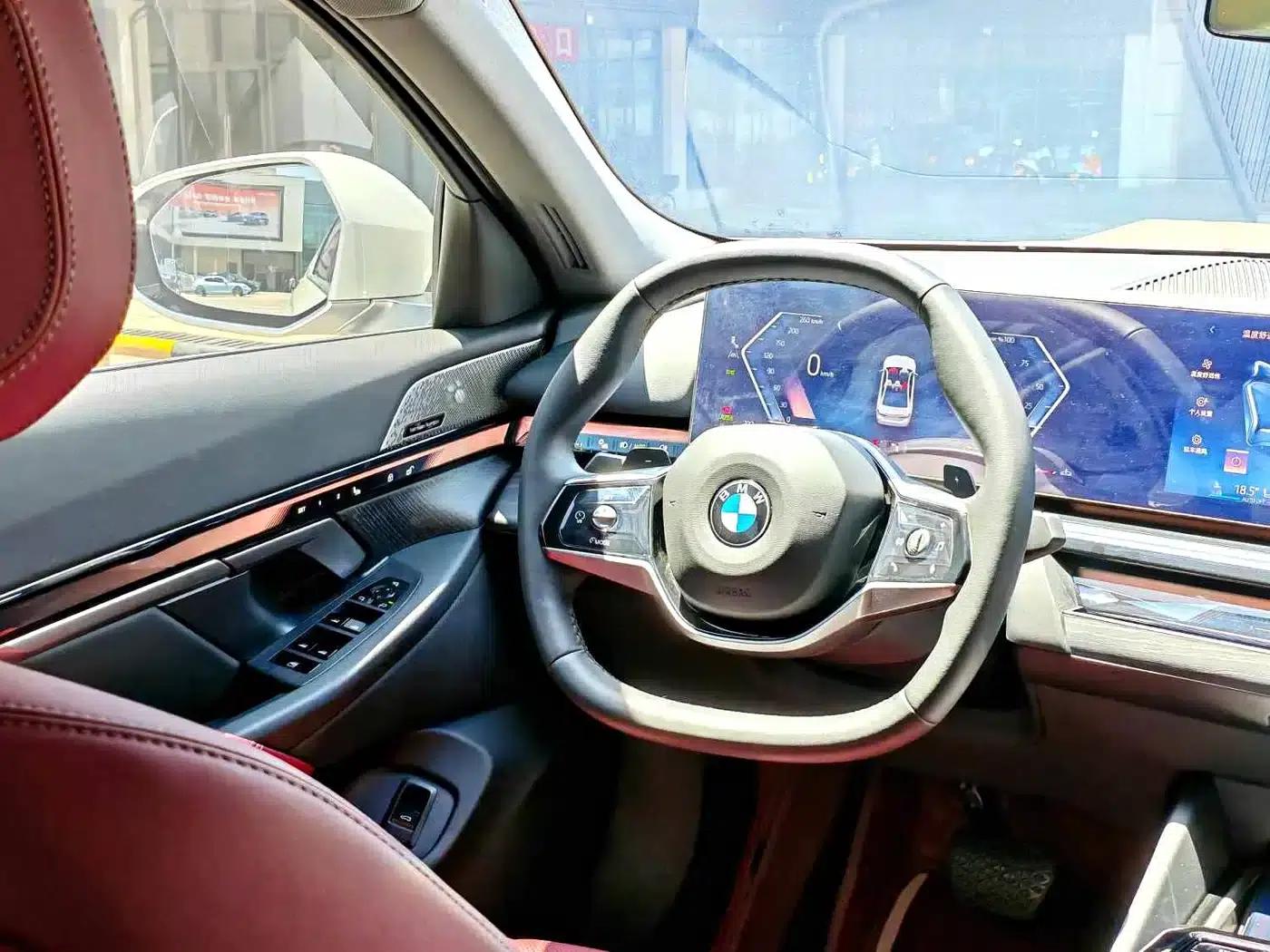 2025 BMW 5 Series 530Li Leading Luxury Package — миниатюра 11