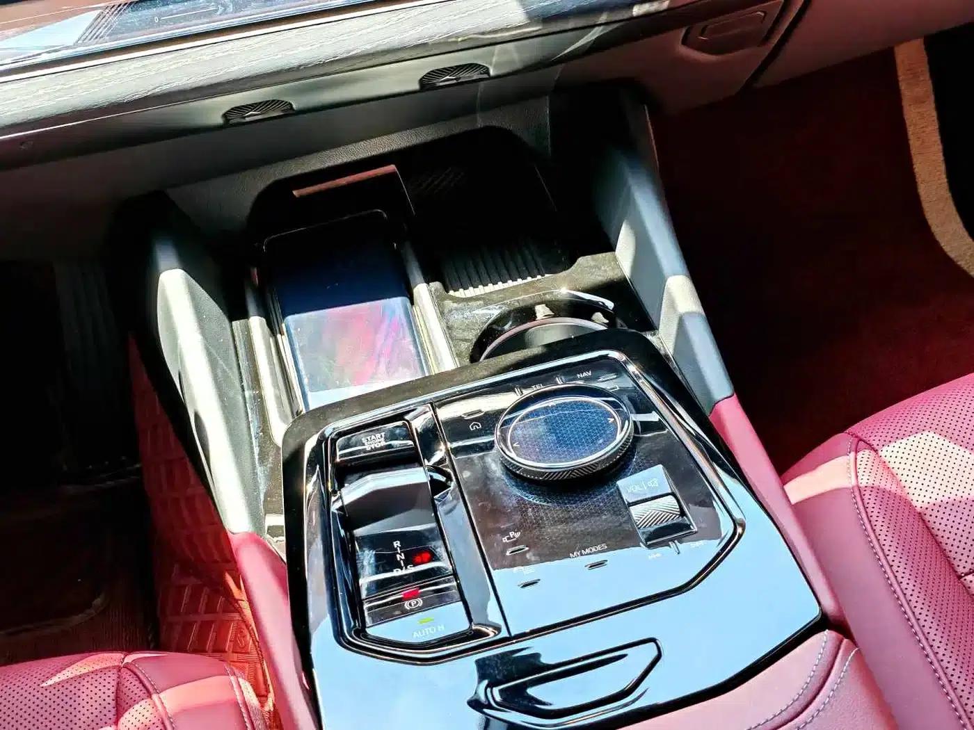 2025 BMW 5 Series 530Li Leading Luxury Package — миниатюра 12