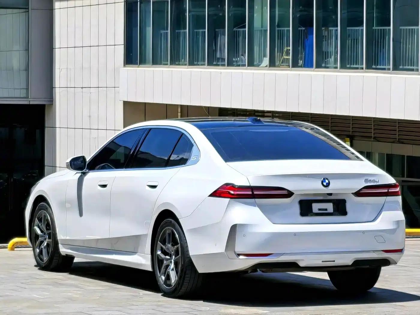 2025 BMW 5 Series 530Li Leading Luxury Package — миниатюра 14
