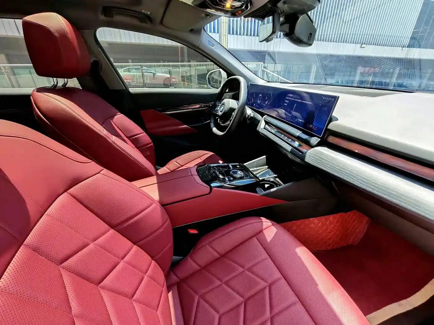 2025 BMW 5 Series 530Li Leading Luxury Package — миниатюра 6