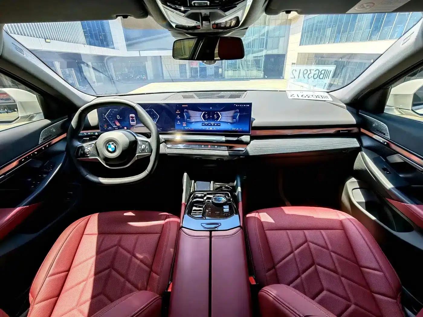 2025 BMW 5 Series 530Li Leading Luxury Package — миниатюра 7
