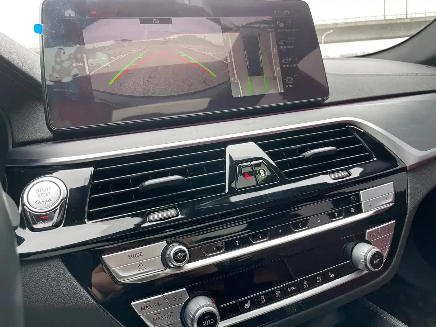 2021 BMW 5 Series Facelift 530Li Leading Edition M Sport Package — миниатюра 16