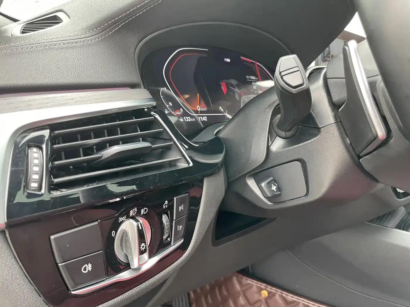 2021 BMW 5 Series Facelift 530Li Leading Edition M Sport Package — миниатюра 17