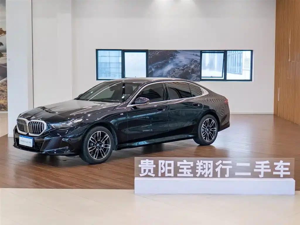 2024 BMW 5 Series 530Li Leading Edition M Sport Package — миниатюра 1
