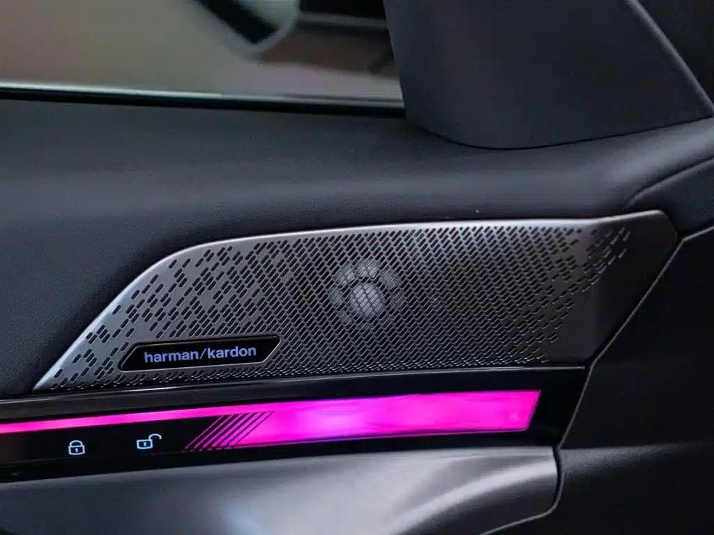 2024 BMW 5 Series 530Li Leading Edition M Sport Package — миниатюра 13