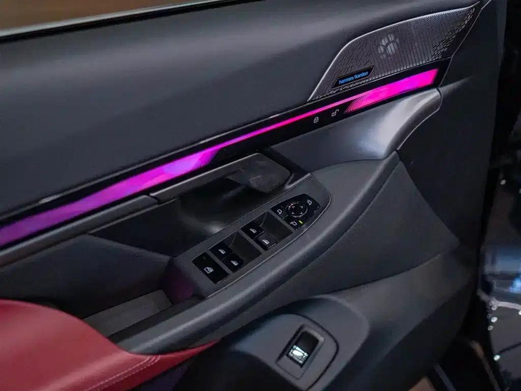 2024 BMW 5 Series 530Li Leading Edition M Sport Package — миниатюра 14