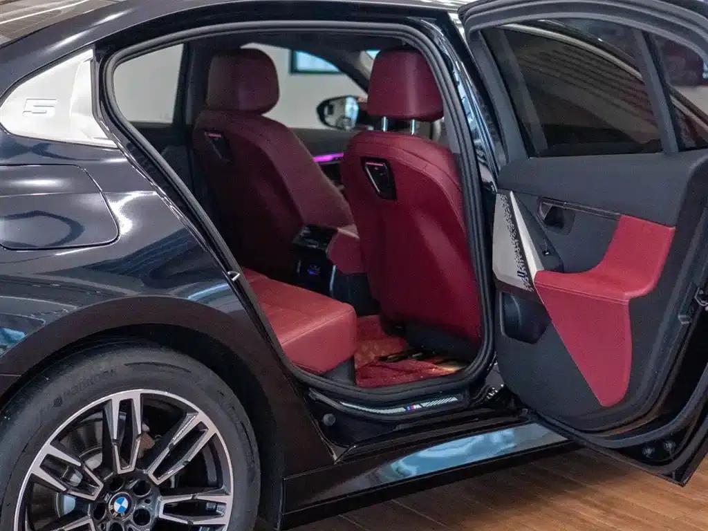 2024 BMW 5 Series 530Li Leading Edition M Sport Package — миниатюра 19