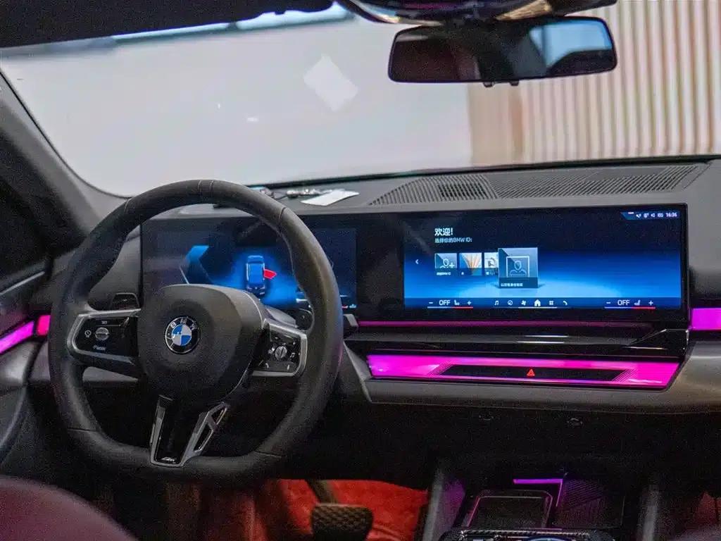 2024 BMW 5 Series 530Li Leading Edition M Sport Package — миниатюра 21