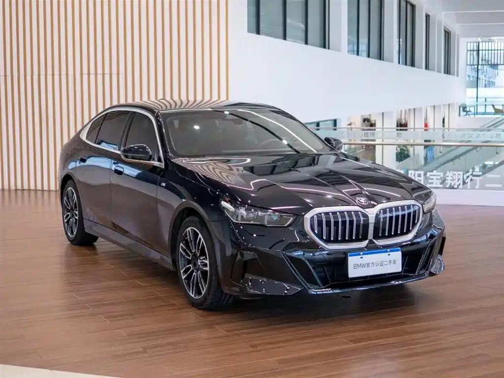 2024 BMW 5 Series 530Li Leading Edition M Sport Package — миниатюра 4
