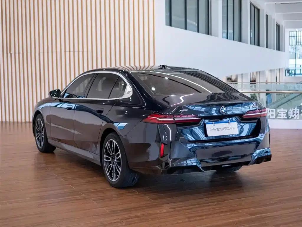 2024 BMW 5 Series 530Li Leading Edition M Sport Package — миниатюра 9