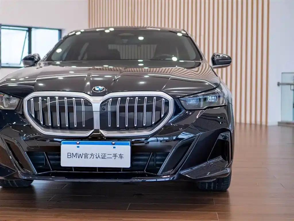 2024 BMW 5 Series 530Li Leading Edition M Sport Package — миниатюра 10