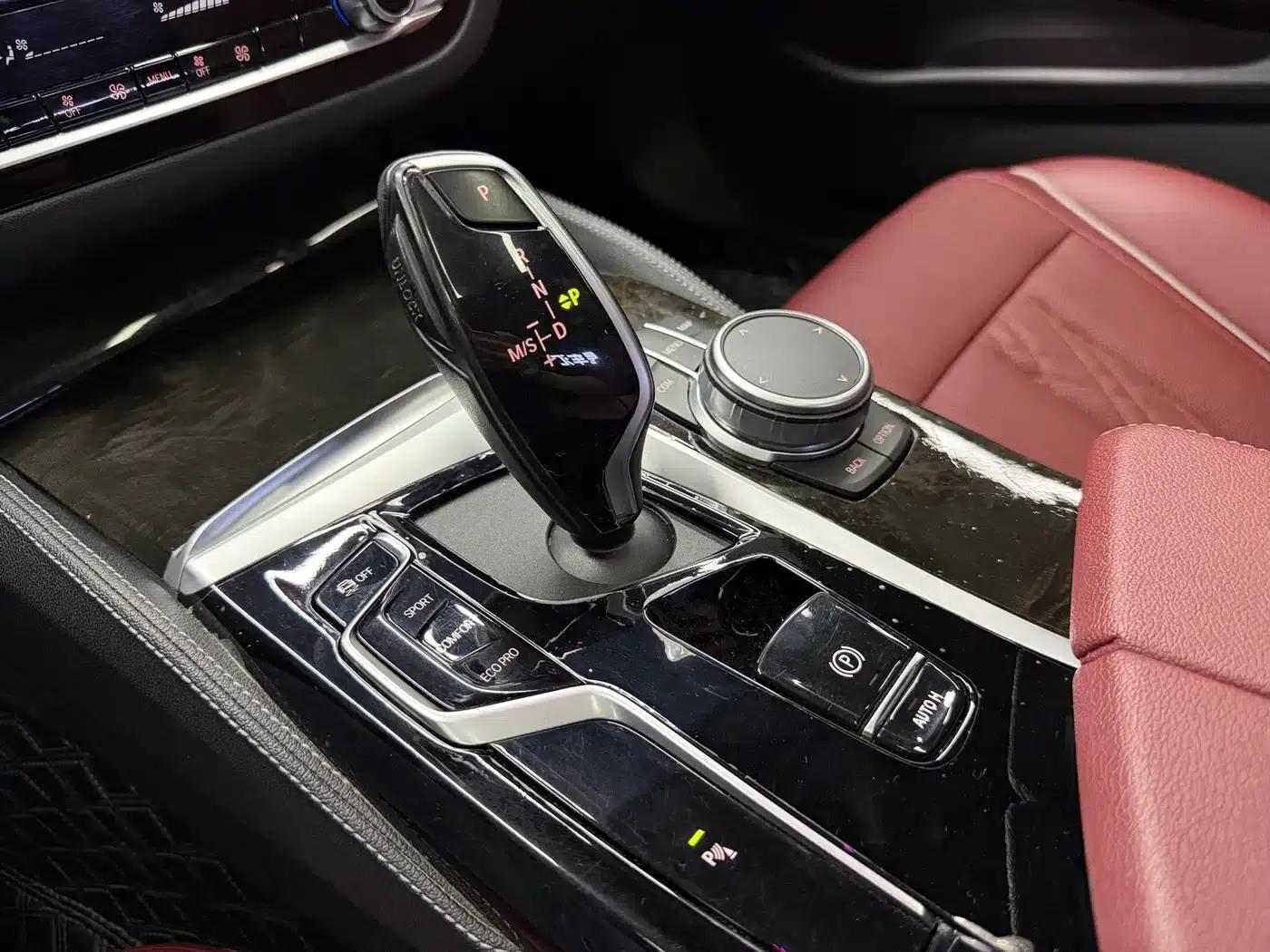 2021 BMW 5 Series 525Li M Sport Package — миниатюра 17