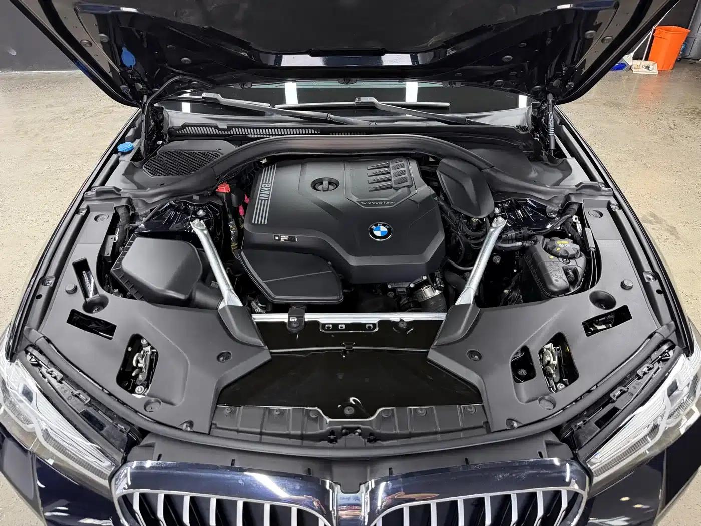 2021 BMW 5 Series 525Li M Sport Package — миниатюра 21