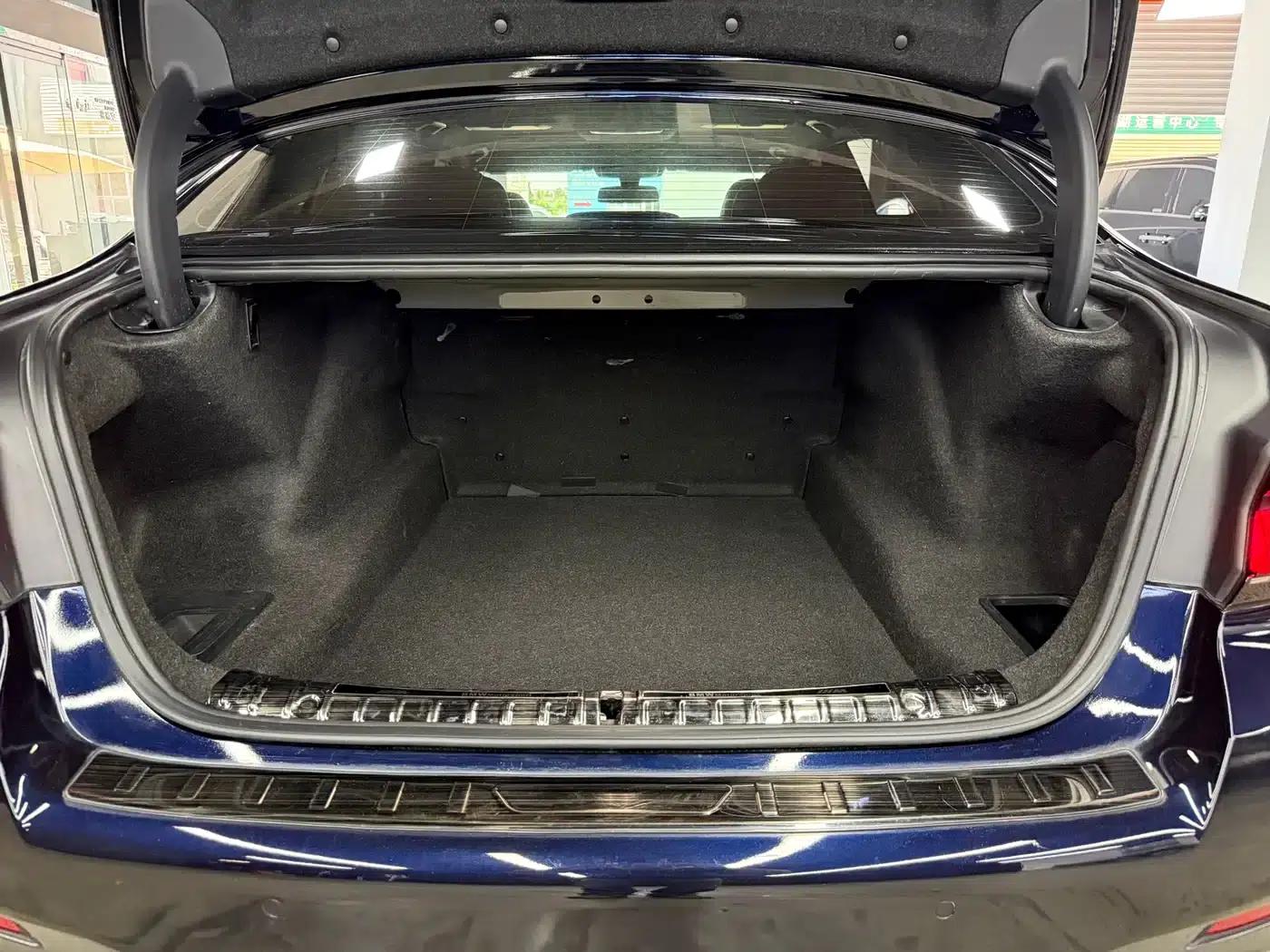2021 BMW 5 Series 525Li M Sport Package — миниатюра 22